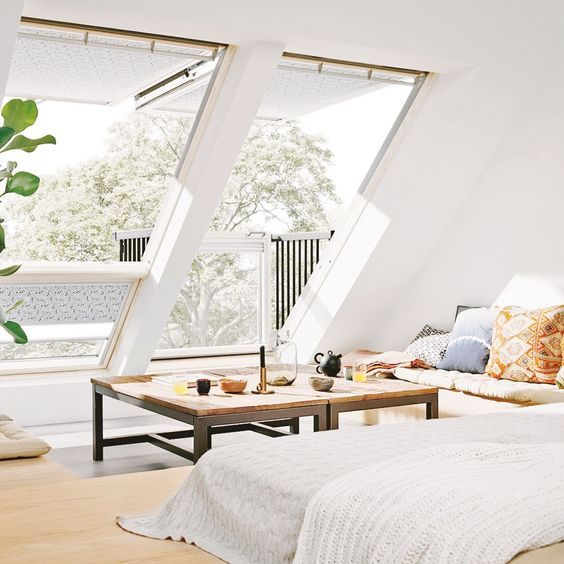 Iluminação com claraboia no quarto de casal